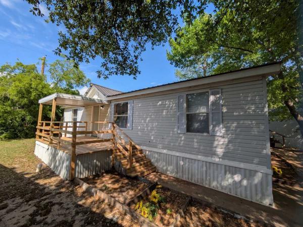 1997 Oakwood Manufactured Home