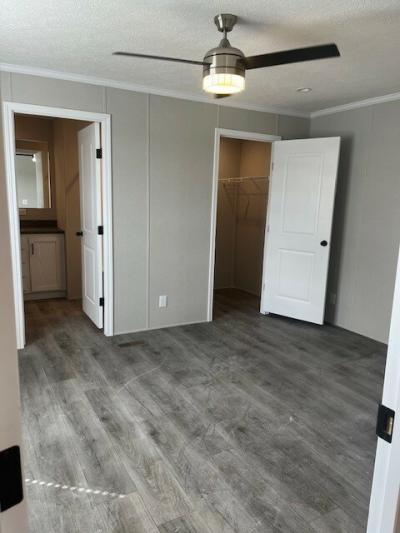Photo 5 of 6 of home located at 1240 Herrington Monroe, MI 48161