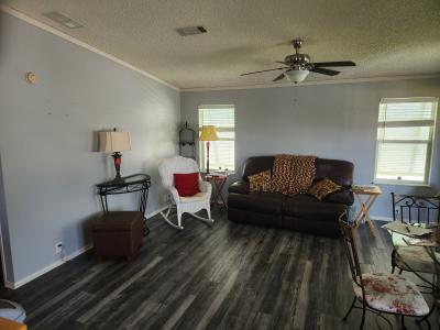 Photo 4 of 6 of home located at 117 Arietta Court Auburndale, FL 33823