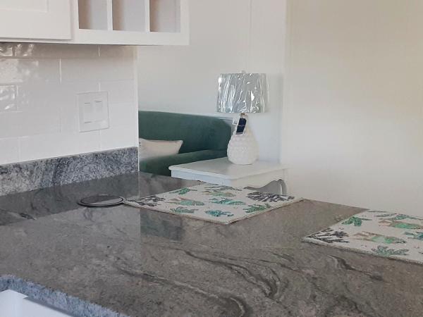1986 Palm PH4467 Mobile Home