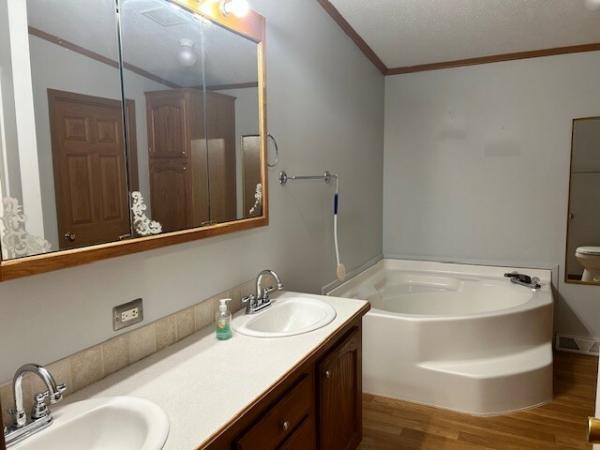 2002 CRYSTAL VALL ab Mobile Home