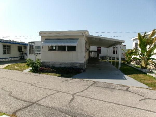 Photo 1 of 2 of home located at 2701 34th St N Lot #517 Saint Petersburg, FL 33713