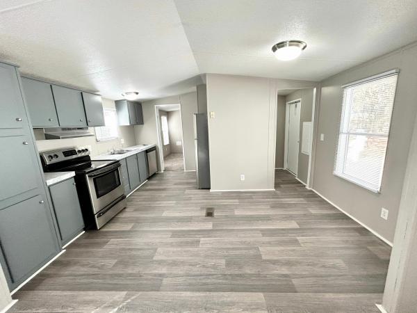 2004 Fleetwood Mobile Home For Rent