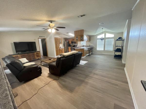1999 SKYL 27x52 Mobile Home
