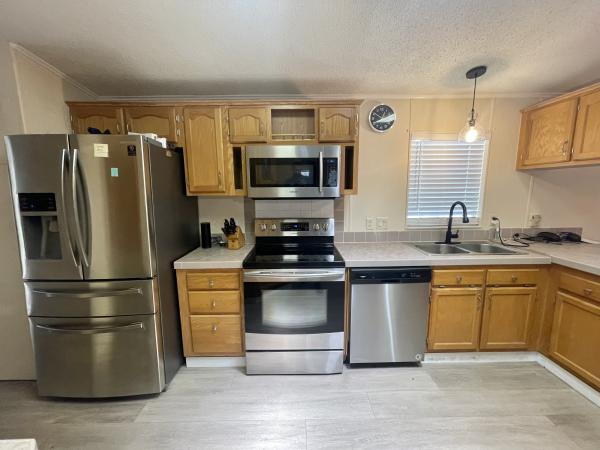 1999 SKYL 27x52 Mobile Home