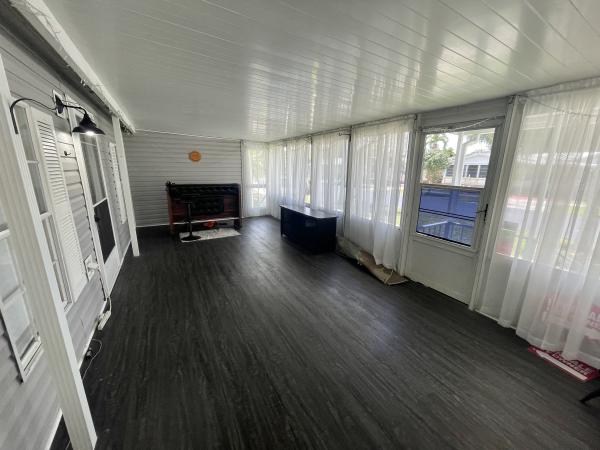 1999 SKYL 27x52 Mobile Home