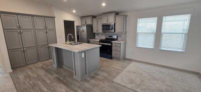 Photo 2 of 14 of home located at 4200 Woodcrest Ct Bakersfield, CA 93301