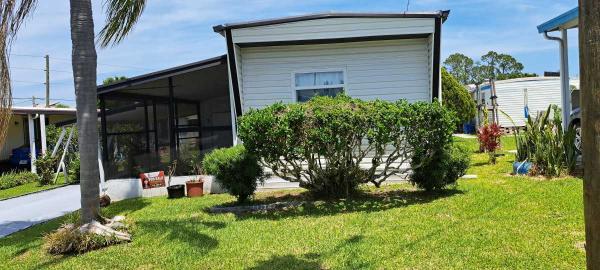 Photo 1 of 2 of home located at 3565 58th Avenue N, Lot 138 Saint Petersburg, FL 33714