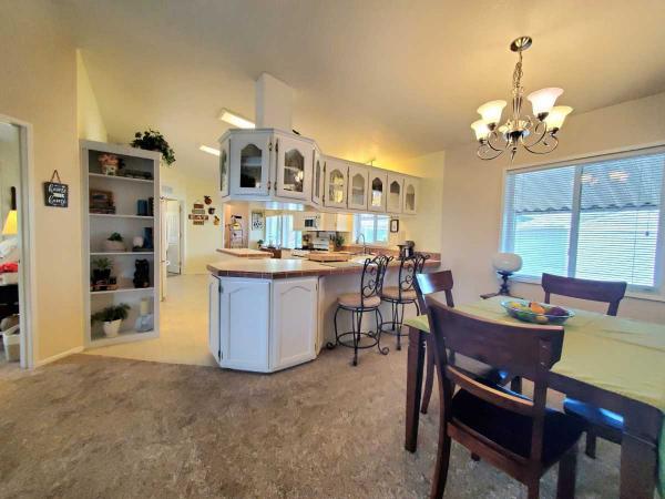 2004 Hallark-Southwest Corp Charlestin IV Mobile Home