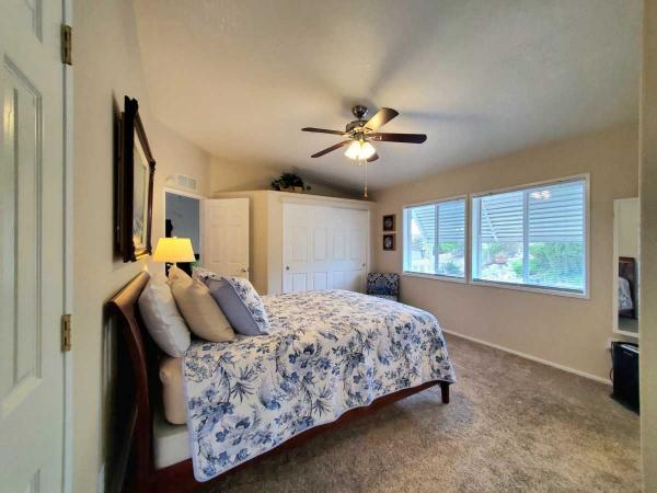 2004 Hallark-Southwest Corp Charlestin IV Mobile Home