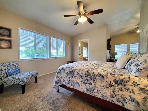 2004 Hallark-Southwest Corp Charlestin IV Mobile Home
