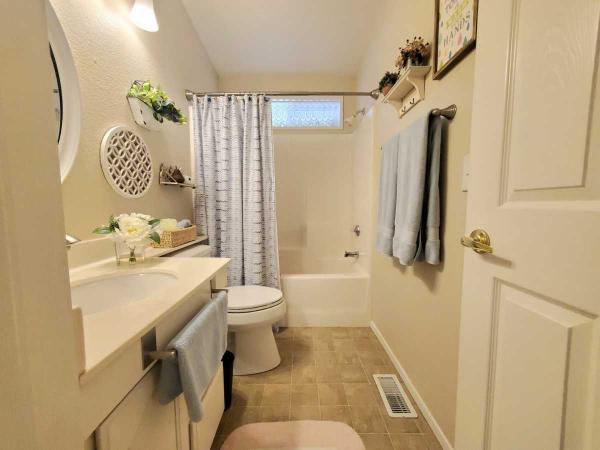 2004 Hallark-Southwest Corp Charlestin IV Mobile Home