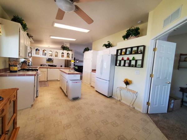 2004 Hallark-Southwest Corp Charlestin IV Mobile Home