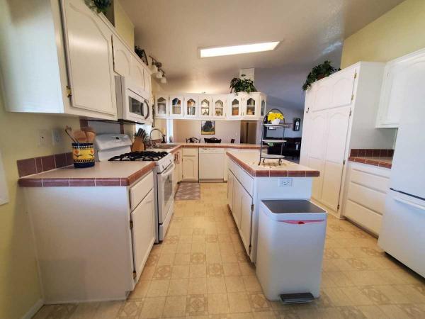 2004 Hallark-Southwest Corp Charlestin IV Mobile Home