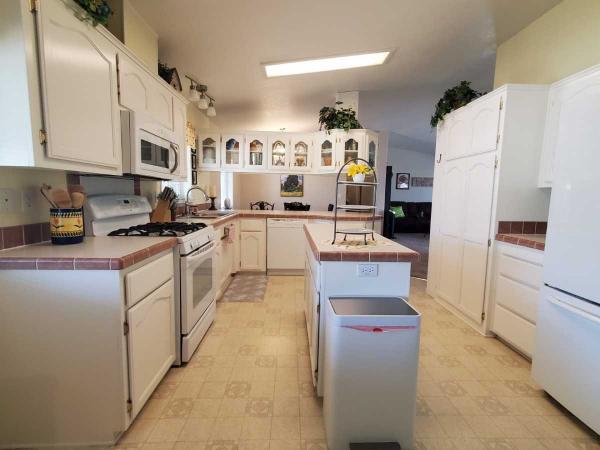 2004 Hallark-Southwest Corp Charlestin IV Mobile Home