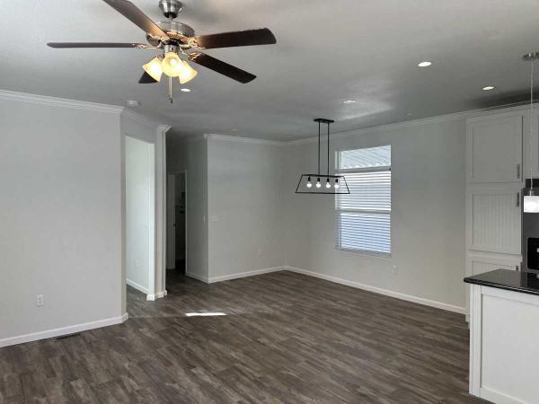 2022 Fleetwood 2202V24522F Mobile Home