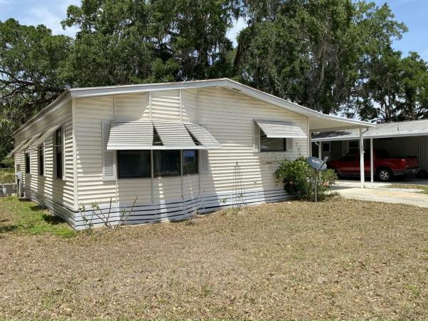 Photo 1 of 2 of home located at 1025 Autumn Leaf Dr. Wildwood, FL 34785