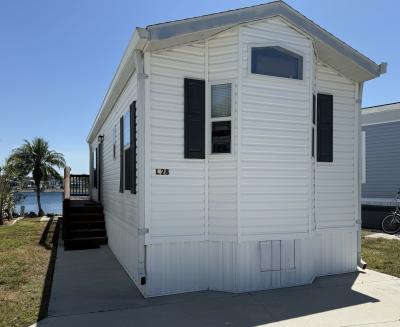 Photo 3 of 20 of home located at 1000 Wiggins Pass Rd #L28 Naples, FL 34110