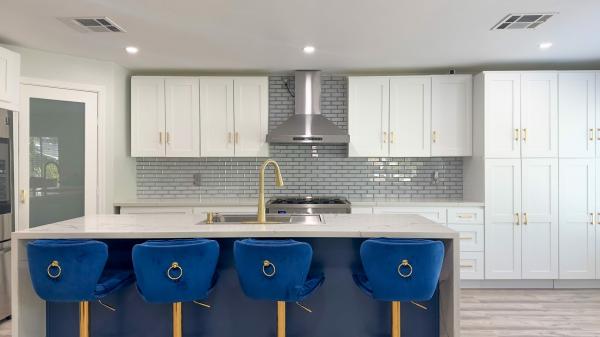 1975 Villa West   Home