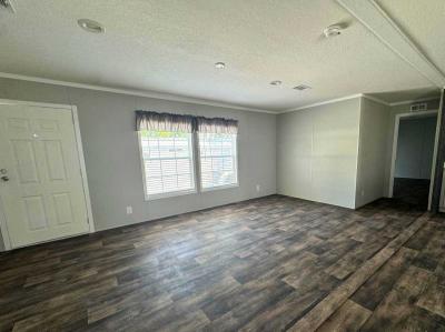 Photo 5 of 18 of home located at 11611 Sir Lawrence Court, Site 10 Thonotosassa, FL 33592