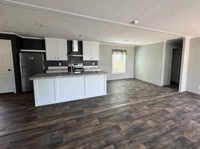 Photo 2 of 18 of home located at 11611 Sir Lawrence Court, Site 10 Thonotosassa, FL 33592