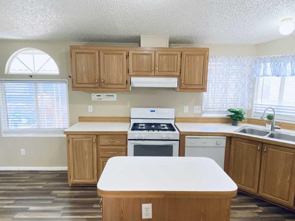 2000 Fleetwood Spring Hill Manufactured Home