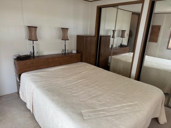 1986 Holly Park Mobile Home