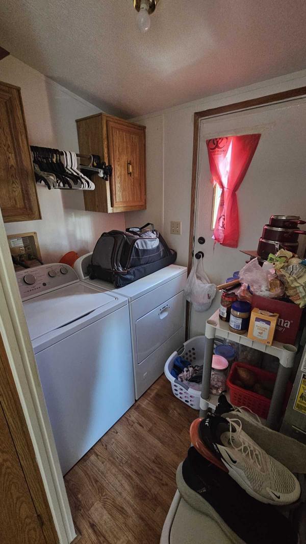 1990 Schult Manufactured Home