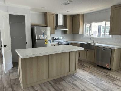 Photo 2 of 11 of home located at 11611 Sir Lawrence Court, Site 100 Thonotosassa, FL 33592