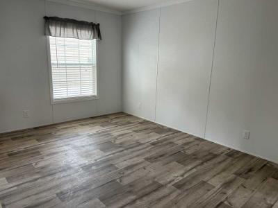 Photo 4 of 11 of home located at 11611 Sir Lawrence Court, Site 100 Thonotosassa, FL 33592