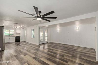 Photo 3 of 8 of home located at 2050 W Dunlap #D52 Phoenix, AZ 85021