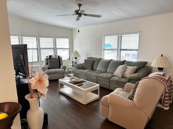 Photo 1 of 2 of home located at 5200 28th Street North, #652 Saint Petersburg, FL 33714