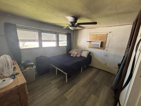 1968 delta 2332 Mobile Home