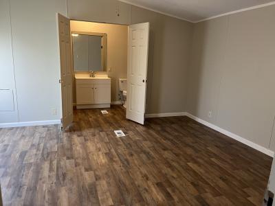 Photo 5 of 10 of home located at 2101 SW 38th Street, Lot 109 Lawton, OK 73505