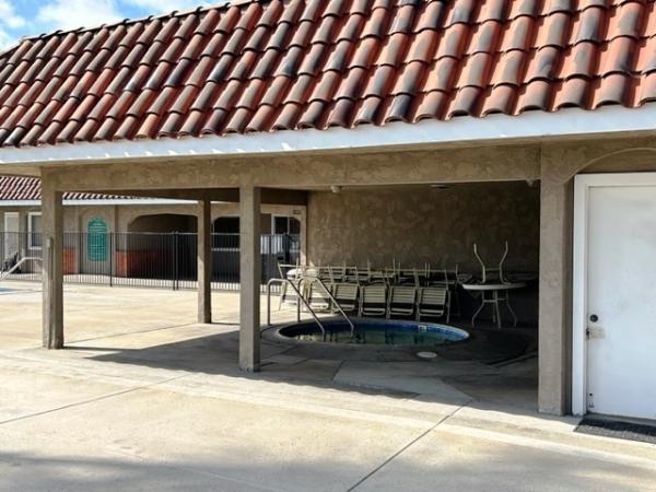 2001 Goldenwest  4 Large Bedrooms Manufactured Home