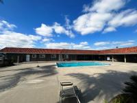 2001 Goldenwest  4 Large Bedrooms Manufactured Home