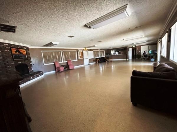 2001 Goldenwest  4 Large Bedrooms Manufactured Home