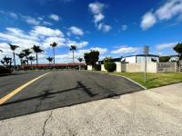 2001 Goldenwest  4 Large Bedrooms Manufactured Home