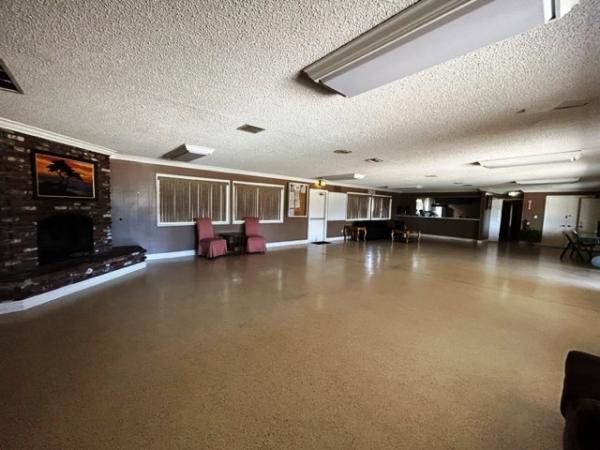 2001 Goldenwest  4 Large Bedrooms Manufactured Home