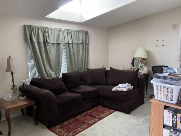 1999 Champion  LC6082 Mobile Home