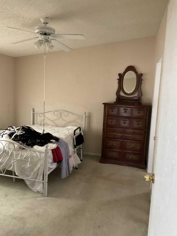 1999 Champion  LC6082 Mobile Home