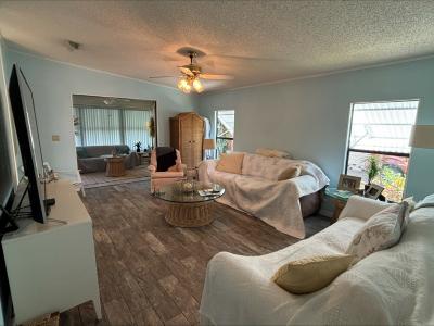 Photo 2 of 13 of home located at 412 Swan Drive Sebring, FL 33876