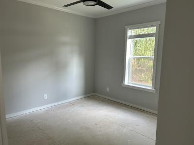 Photo 5 of 7 of home located at 2736 Niagara Way Grand Island, FL 32735
