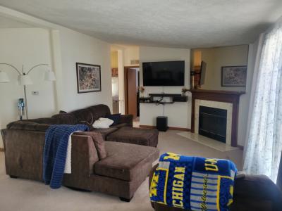 Photo 3 of 6 of home located at 2948 Onslow Court Brighton, MI 48114