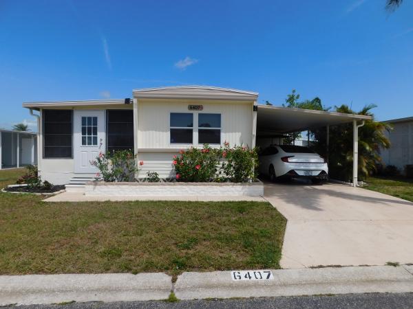 Photo 1 of 2 of home located at 6407 Aloha Drive Bradenton, FL 34207