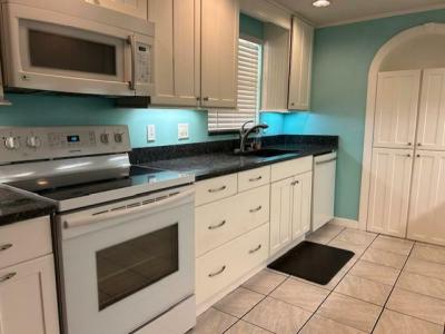 Photo 2 of 18 of home located at 38651 Tarr Drive Zephyrhills, FL 33540