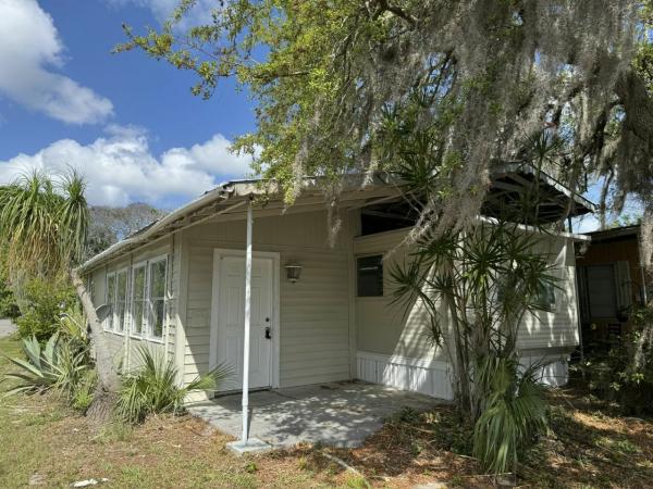 Photo 1 of 2 of home located at 21 Sunset Blvd Mount Dora, FL 32757