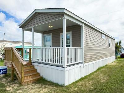 Photo 4 of 9 of home located at 38 Betty Dr Lake Placid, FL 33852