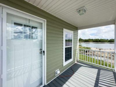 Photo 2 of 4 of home located at 14 South Lake Side Lake Placid, FL 33852
