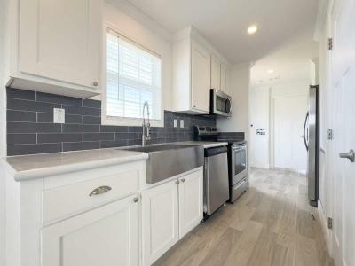 Photo 3 of 4 of home located at 14 South Lake Side Lake Placid, FL 33852